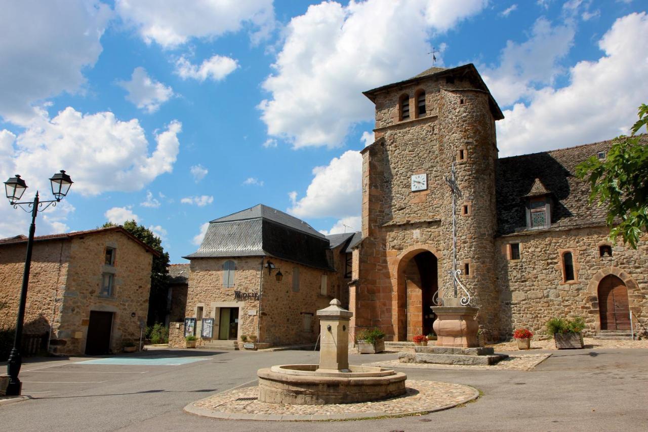 La Bastide-l'Eveque Chambres D'Hotes Du Presbytere מראה חיצוני תמונה